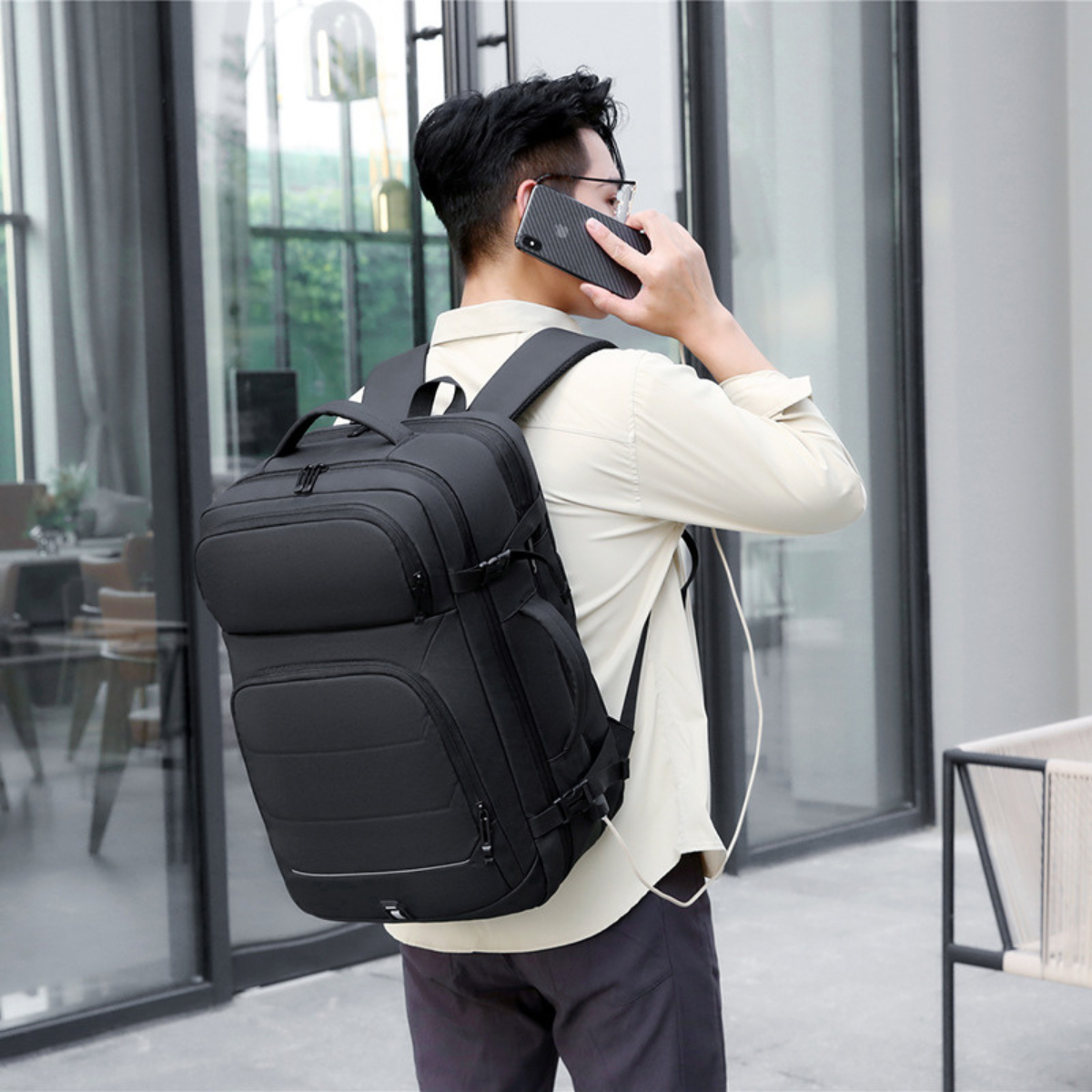 Rucsac pentru Calatorie cu spatiu Laptop 17 inch, Expandabil, Impermeabil, Ideal pentru Zboruri - Compatibil Cabina Avion, Ghiozdan Multifunctional VisionHub®, cu port de incarcare USB, Buzunare multiple, Capacitate mare, 47x19x31 CM