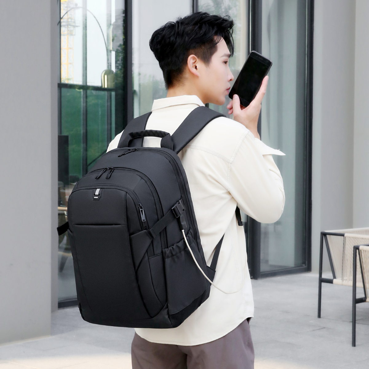 Rucsac multifunctional, Rezistent la apa, cu Port de incarcare USB, smart casual pentru Business/ Calatorii si Laptop 15,6 inchi, VisionHub, 30cm X 45cm, Negru