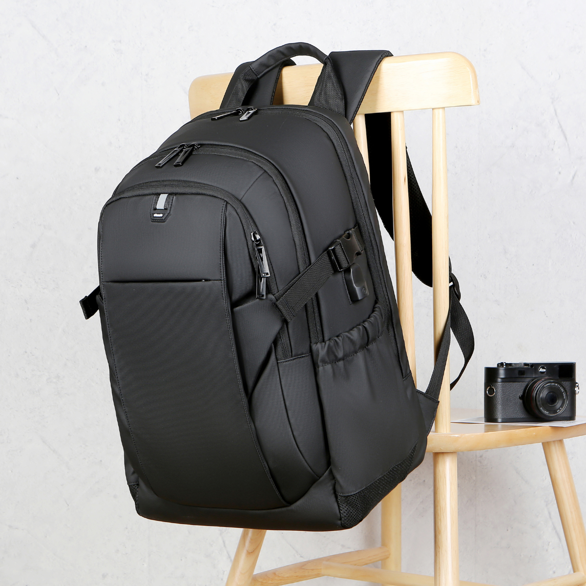 Rucsac multifunctional, Rezistent la apa, cu Port de incarcare USB, smart casual pentru Business/ Calatorii si Laptop 15,6 inchi, VisionHub, 30cm X 45cm, Negru