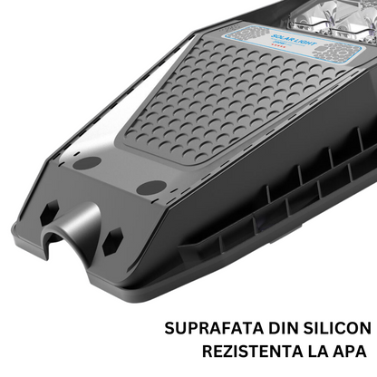 Lampa Solara Stradala 300W, VisionHub®, Proiector cu 600 LED-uri in 15 Casete, Incarcare cu Panou Solar incorporat, Telecomanda, cu Senzor de Miscare, Rezistenta IP67 la Apa, Suport metalic inclus, Negru